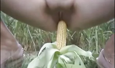 Juicy 3gp sek indo Katya Cassin mengambil ayam raksasa jauh di dalam mulutnya yang basah