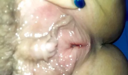 Lesbian menawan mengunci diri di kamar mandi dan hanya saling menjilat slot mereka. Mereka tidak hanya tahu cara membuat 3gp indo mesum uang berkelas, tetapi juga menggunakan vibrator sebagai pendeta wanita sejati yang cinta