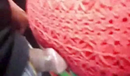 Tiga dipompa nigga bercinta satu sama lain di kolam renang, mereka bergabung dengan teman putih mereka, yang dengan senang hati menghisap penis hitam dan indo selingkuh 3gp memperlihatkan pantat putihnya untuk ayam besar mereka