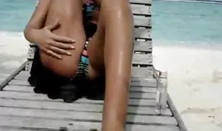 Wanita hitam penuh indo 3gp mesum nafsu diolesi dengan minyak, membelai pesonanya dan mulai memproses ayam tebal dengan bibirnya