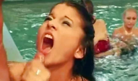 Cherry Jule memasukkan 3gp indo mesum dildo ke dalam lubangnya dan menidurinya