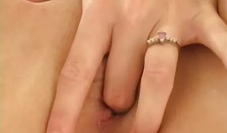 Brunette Busty indah mengisap ayam gemuk penisnya indo lesbian 3gp