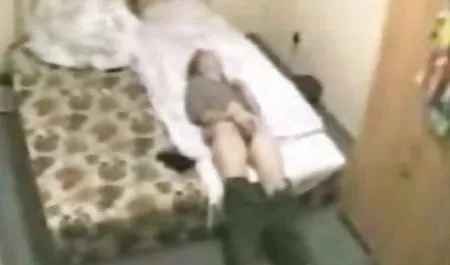 Pelatih seksi dewasa dengan indo vs bule 3gp kaku mengikat seorang siswa dan menidurinya di ruang ganti