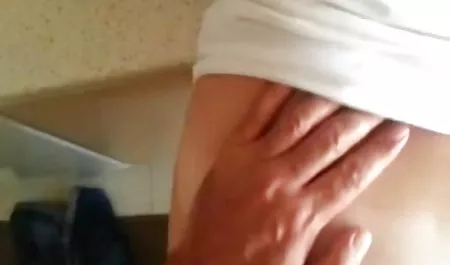 Brunette lembut muda membuka keledai untuk pacarnya yang indo 3gp porn khawatir