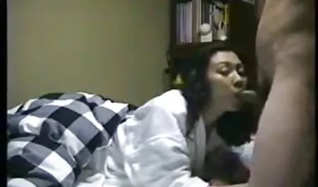 Panas, cantik pirang indo 3gp porn berlutut dan mengisap ayam
