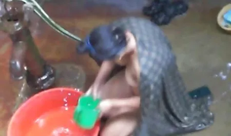 Wawancara seorang brunette seksi berakhir dengan blowjob dan fucking keras di sofa dengan erangan indo selingkuh 3gp penuh gairah