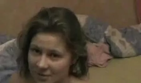 Setelah merokok dan berjemur di pantai, seorang brunette indo selingkuh 3gp muda bergegas pulang, di mana seekor ayam jantan keparat menunggu dia. Perempuan jalang dari ambang pintu menerkamnya dan mulai mengisap, melihat nafsu makannya dari udara laut