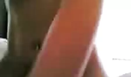 Anya berambut merah melakukan 3gp indo cantik masturbasi dengan dildo besar