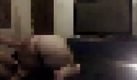 Kelinci coklat bercinta dengan teman kulit putihnya di kamar mandi 3gp indonesia tante