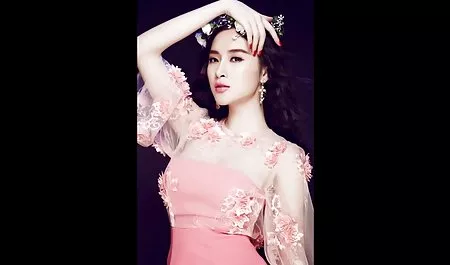 Pirang luar biasa cantik dalam pakaian dalamnya menelan sek indo 3gp banyak sperma