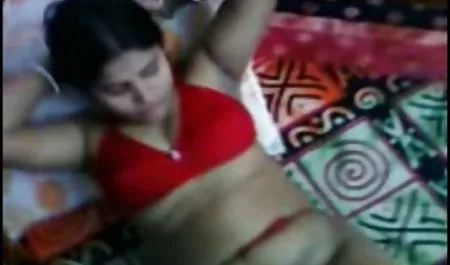 Brunette muda mengisap ayam hitam lemak dalam gangbang dengan orang kulit hitam 3gp tante indo