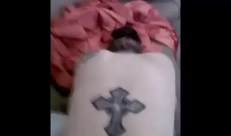 Seluruh tubuh sundal itu ditutupi indo x 3gp tato