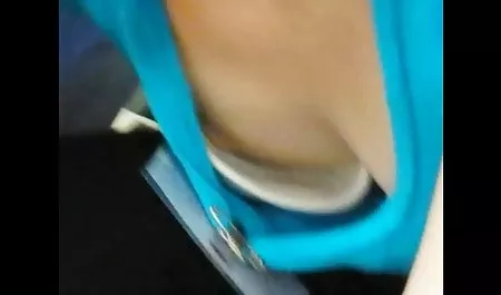 Kecantikan brunette Gina Valentina menunjukkan pantatnya indo baru 3gp dan duduk di atas vagina