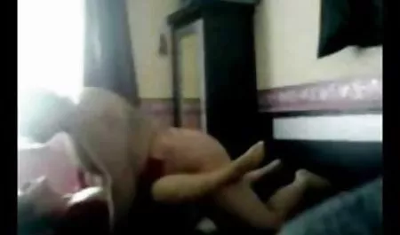 Ibu rumah tangga muda berambut 3gp indo cantik pirang membelai dirinya sendiri di dapur