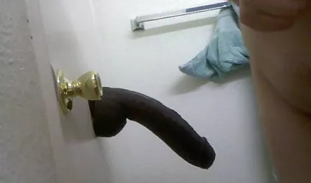 Binatang buas berambut gelap menelan laras sedalam mungkin, dan kemudian menyebar kakinya dan mengisyaratkan bahwa dia harus bercinta dengan topi yang 3gp indo x dicukur halus dan berair