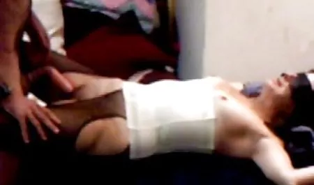 Bung melepas brunette muda seks 3gp indo dan menidurinya anal di depan umum