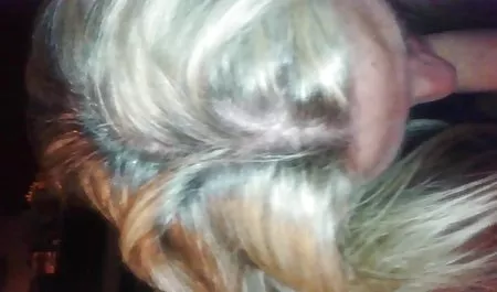 Brunette mengisap kontol matang bokef indo 3gp duduk di atasnya